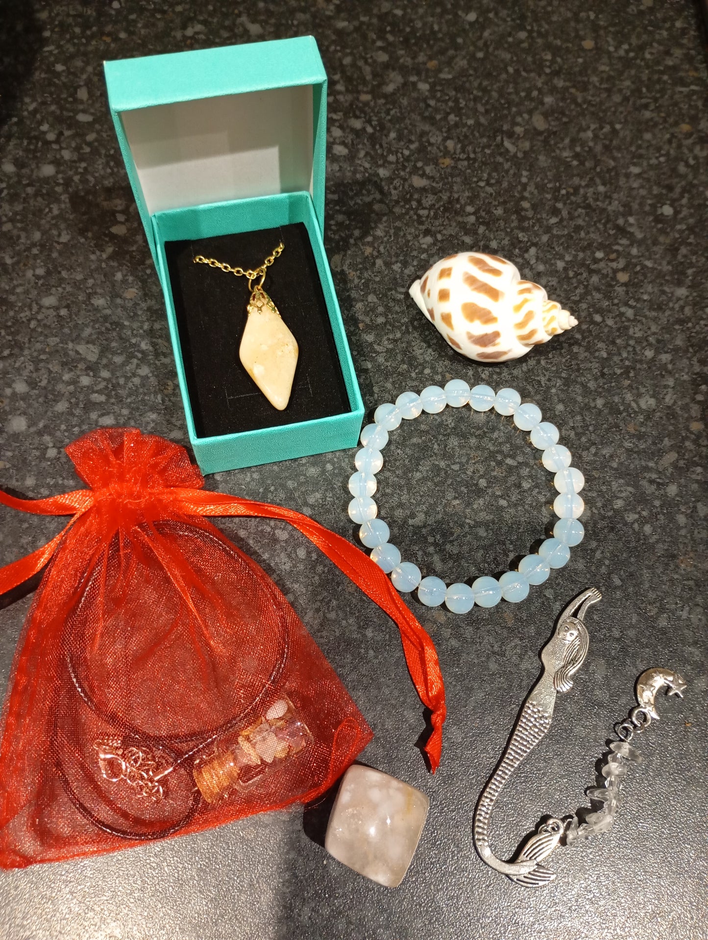 Sale bundle 6 items.