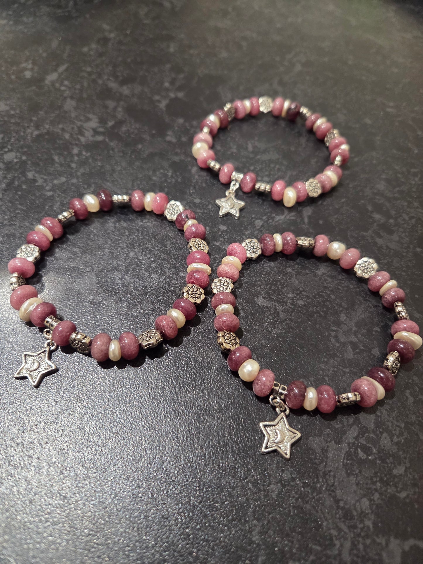 Rhodonite and freshwater pearl bracelet