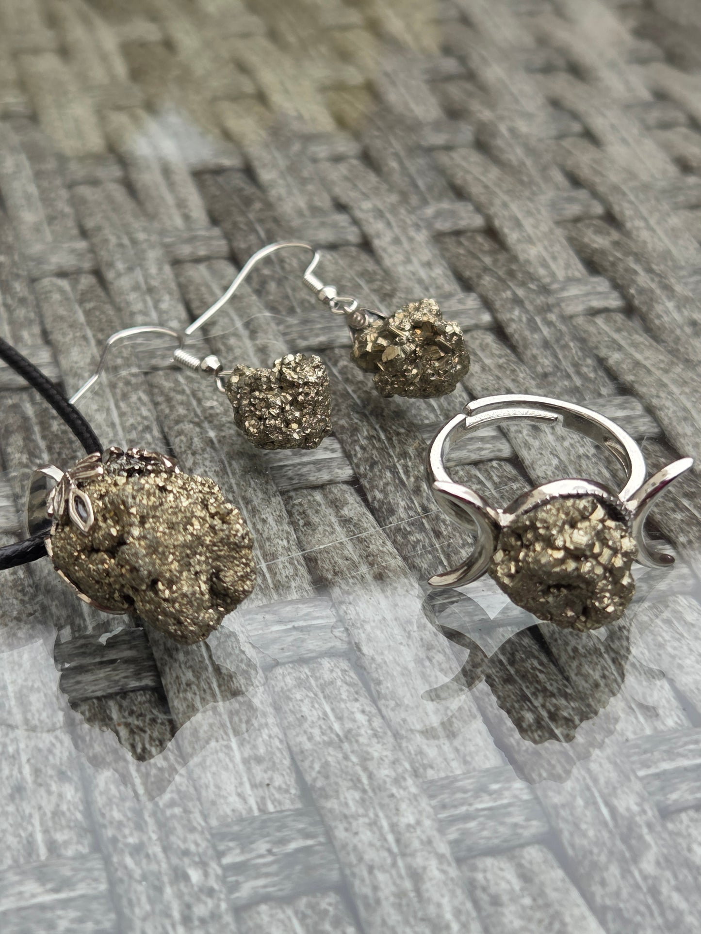 Pyrite set