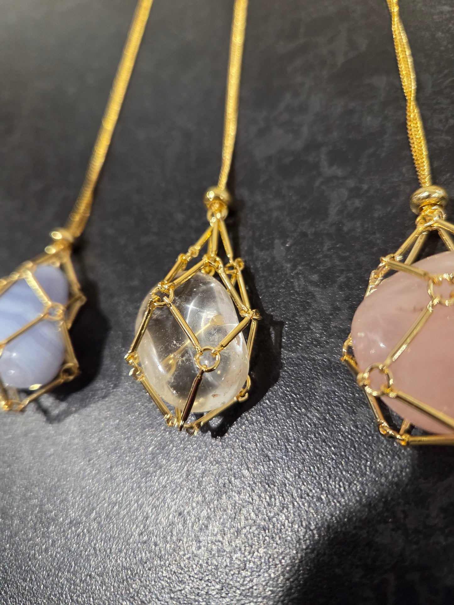 Crystal cage with a crystal